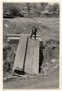 Fragmento de estela, Axum, Etiopía, fotografía de Ugo Monneret de Villard de Ugo Monneret de Villard