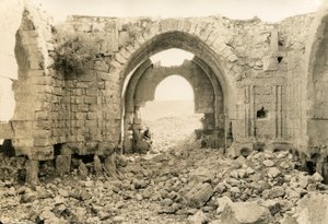 Interior de la basílica bizantina de Ammán (Jordania), fotografía de Ugo Monneret de Villard, hacia 1920. de Ugo Monneret de Villard
