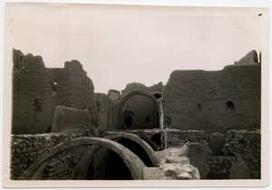 Gran torre del homenaje (qasr) del monasterio de San Simeón, Asuán, Egipto, fotografía de Ugo Monneret de Villard. de Ugo Monneret de Villard