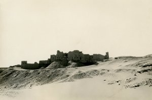 Monasterio de San Simeón, visto desde el norte, Asuán, Egipto, fotografía de Ugo Monneret de Villard de Ugo Monneret de Villard