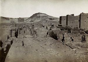 Monasterio de San Simeón, visto desde la zona de terrazas al suroeste, Asuán, Egipto, fotografía de Ugo Monneret de Villard. de Ugo Monneret de Villard