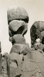 Rocas en Goz Regeb, Sudán, fotografía de Ugo Monneret de Villard, ca 1925 de Ugo Monneret de Villard
