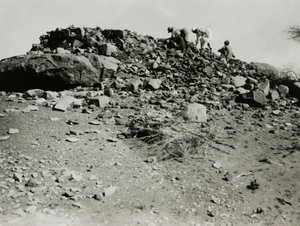 Ruinas en la región de Goz Regeb, Sudán, fotografía de Ugo Monneret de Villard, hacia 1925. de Ugo Monneret de Villard