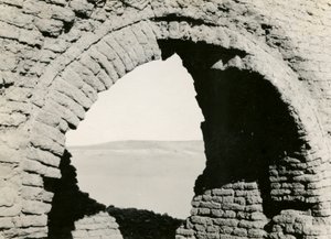 Ruinas de una iglesia en el desierto, detalle de la pechina de la cúpula, Adindan, Egipto, fotografía de Ugo Monneret de Villard. de Ugo Monneret de Villard