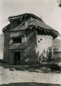 Choza cuadrada con tejado de paja, Axum, Etiopía, fotografía de Ugo Monneret de Villard de Ugo Monneret de Villard