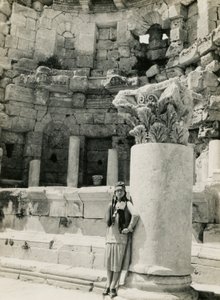 El ninfeo, ciudad greco-romana de Gerasa (hoy Jerash), fotografía de Ugo Monneret de Villard, hacia 1930. de Ugo Monneret de Villard