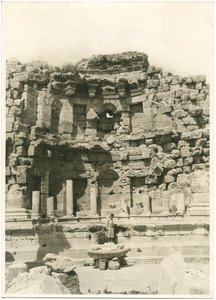 El ninfeo, ciudad greco-romana de Gerasa (hoy Jerash), fotografía de Ugo Monneret de Villard, hacia 1930. de Ugo Monneret de Villard