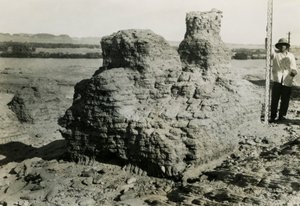 Tumba en necrópolis, Qasr Ibrim, Egipto, fotografía de Ugo Monneret de Villard de Ugo Monneret de Villard