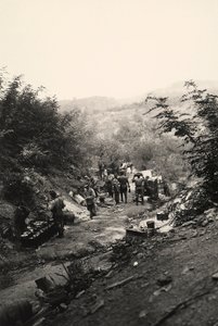 Soldados italianos de la Primera Guerra Mundial en Podgora, en el frente italo-austriaco (foto en blanco y negro) de Ugo Ojetti