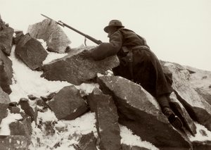 Servicio de centinela en Adamello durante la Primera Guerra Mundial (foto en blanco y negro) de Ugo Ojetti