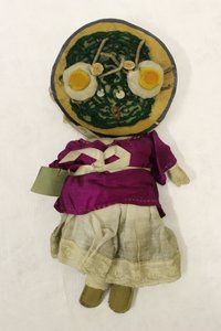 Miss Espinacas muñeca de trapo, cabeza en forma de plato de espinacas y huevos