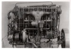 Motor de dirigible Daimler de 115 PS del Zeppelin LZ 6, c1909-1910, 1933