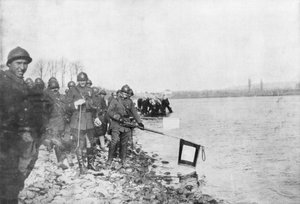 La 2ª división marroquí baña sus banderas en el Rin, Huningue, Alsacia, Francia, 21 de noviembre de 1918