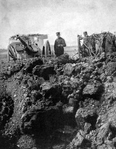 Una batería francesa del 75º tiene un escape estrecho, Primera Guerra Mundial, 1915 de Unbekannt