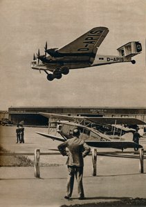 Un avión Junkers alemán llegando al aeropuerto de Croydon, c1934 c1937 de Unbekannt