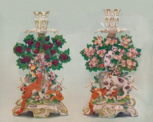 Un Par de Candelabros de Chelsea, siglo XVIII de Unbekannt