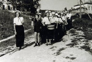 Una unidad de pioneros en el Campamento de Pioneros de Toda la Unión Artek, Gurzuf, Crimea, URSS, años 1930 de Unbekannt