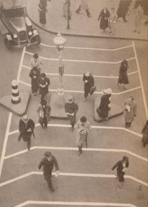 Un carril de seguridad frente a la estación de Charing Cross, c. 1934, 1935