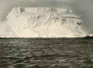 Un iceberg tabular de forma antártica típica, c1908, 1909