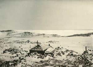 Vista de la cabaña mirando hacia el norte, c1908, 1909