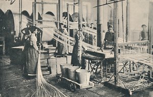 Una planta de fabricación de velas de cera, 1917 de Unbekannt