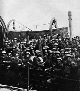 Un bote de soldados rescatados de Dunkerque, 1940, 1945 de Unbekannt