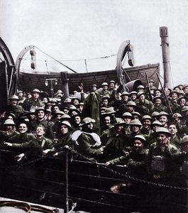 Un bote de soldados rescatados de Dunkerque, 1940, 1945