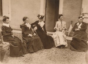 Un grupo de mujeres hablando, 1937