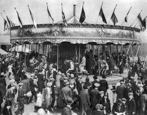Un Carrusel, parte de un carnaval de día festivo en Hamstead Heath, Londres, 1926-1927 de Unbekannt