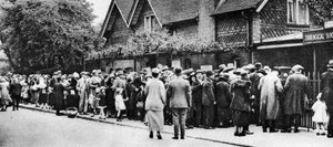 Cola para el zoológico en un día festivo nacional, Londres, 1926-1927 de Unbekannt