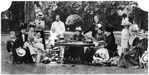 Fiesta de la familia real en Osborne House, Isla de Wight, c1890-1900, 1935