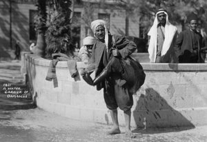 Un portador de agua en Damasco, Siria, c. 1920s-c. 1930s de Unbekannt