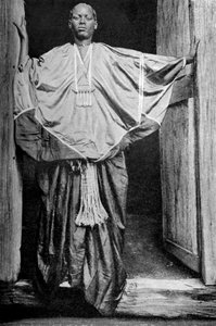 Una mujer de Harar con atuendo festivo, Etiopía, 1922 de Unbekannt