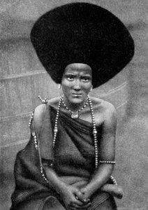Una mujer del pueblo Beja del Nilo o Baggara, Etiopía, África, 1922 de Unbekannt