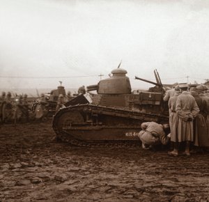 Avanzando con tanques, c1914-c1918 de Unbekannt