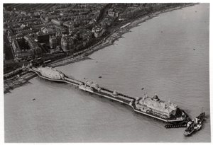 Vista aérea de Eastbourne, Sussex, desde un Zeppelin, 1931 1933 de Unbekannt