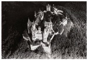 Vista aérea del castillo de Hohenzollern, Baden-Wurtemberg, Alemania, desde un zepelín, c. 1931 1933 de Unbekannt