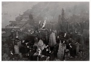 Vista aérea de Manhattan, Ciudad de Nueva York, EE.UU., desde un Zeppelin, 1928-1933 de Unbekannt