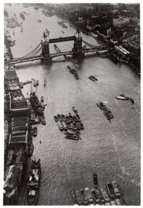 Vista aérea del Puente de la Torre, Londres, desde un zepelín