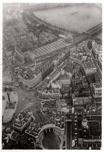 Vista aérea de Trafalgar Square, Londres, desde un Zeppelin, 1931, 1933 de Unbekannt