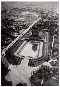 Vista aérea del Monumento a la Batalla de las Naciones, Leipzig, Alemania, desde un zepelín, c1931 1933 de Unbekannt