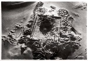 Vista aérea de excavaciones arqueológicas cerca de Saqqara, Egipto, 1931-1933