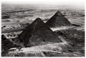 Vista aérea de las Pirámides de Giza, Egipto, desde un Zeppelin de Unbekannt