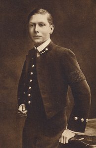 A los dieciséis - Príncipe Alberto, cadete naval en Osborne, c. 1910, 1937