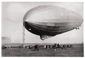 Dirigible LZ127 Graf Zeppelin amarrado en Loewental, Alemania, 1933