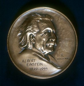 Albert Einstein 1879-1955, físico matemático, c1979 de Unbekannt