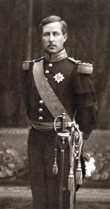 Alberto I 1875-1934, Rey de los Belgas desde 1909, en uniforme militar de Unbekannt