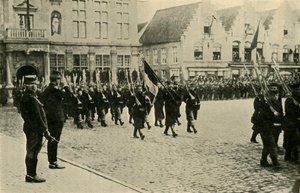 Alberto I de Bélgica revisando tropas, Primera Guerra Mundial, 1914, c1920 de Unbekannt