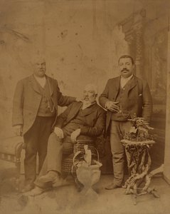 Impresión de albúmina de tres miembros de la familia Boyd, 1890-1930 de Unbekannt