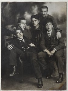 Aleksei Kruchenykh, David Burliuk, Vladimir Mayakovsky, Nikolai Burliuk y Benedikt Livshits de Unbekannt